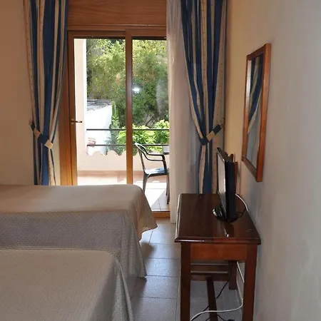 Coral Hotel *